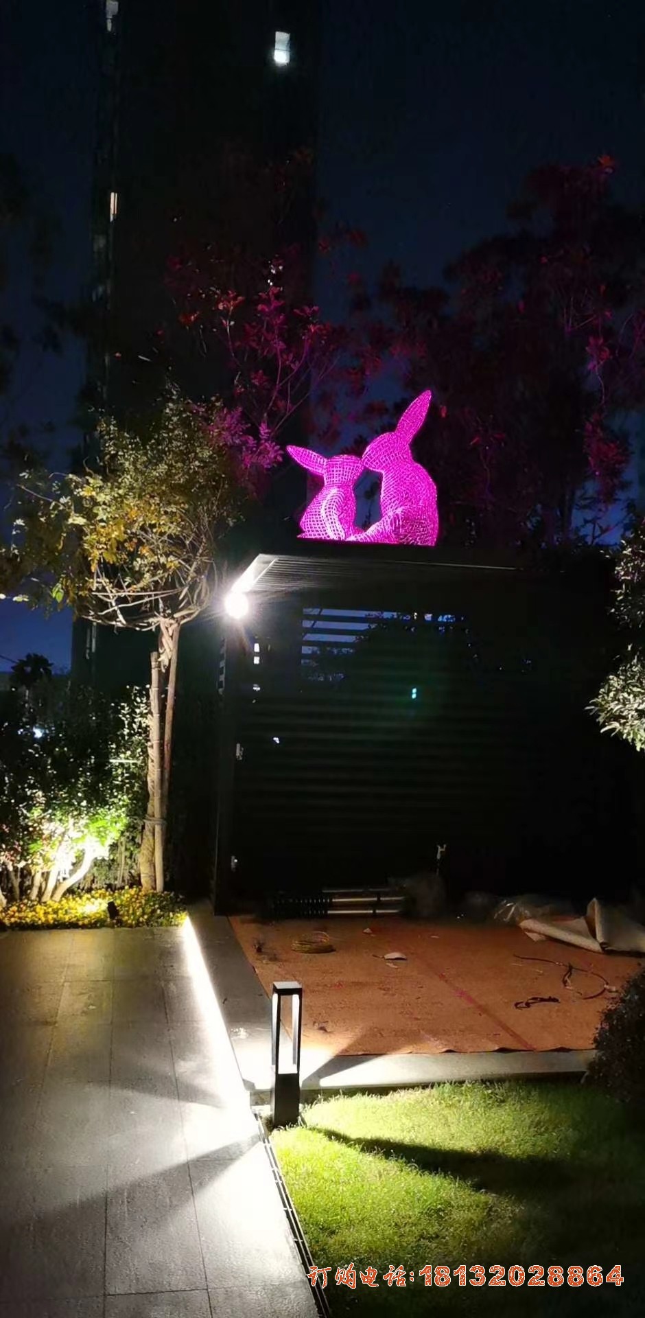 不锈钢镂空发光兔子景观雕塑