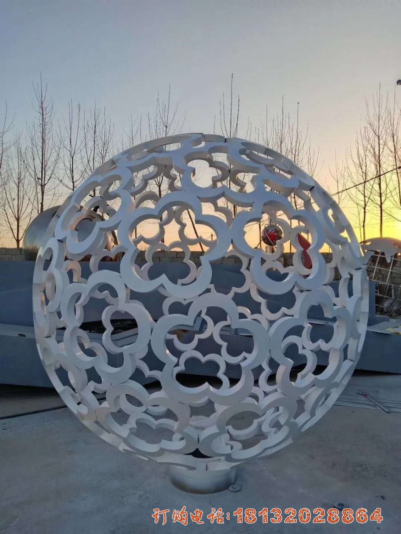 公园不锈钢彩色镂空球雕塑 