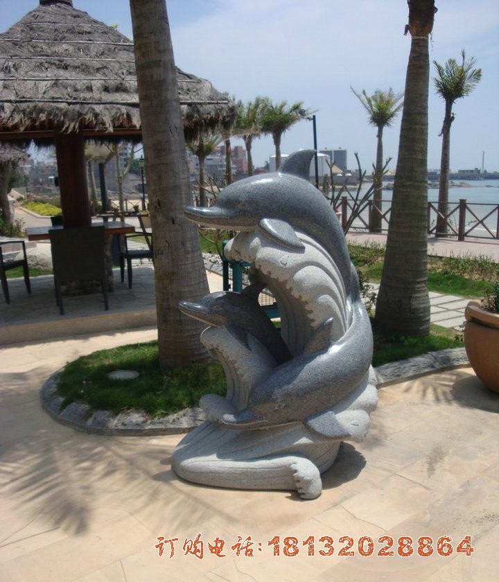 跳跃的海豚石雕