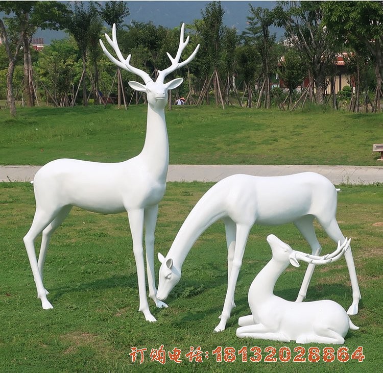 白色梅花鹿雕塑