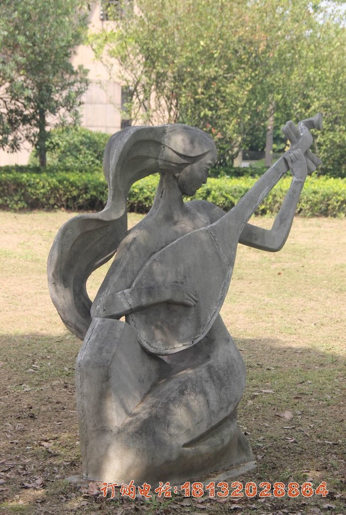 弹琵琶的女孩石雕 公园抽象人物