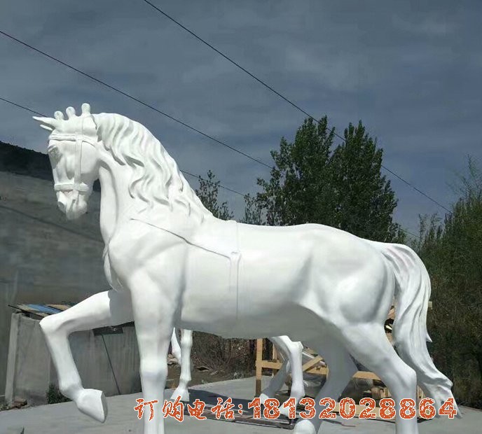 玻璃钢仿真白色的马