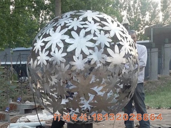 不锈钢花朵镂空球 公园景观雕塑