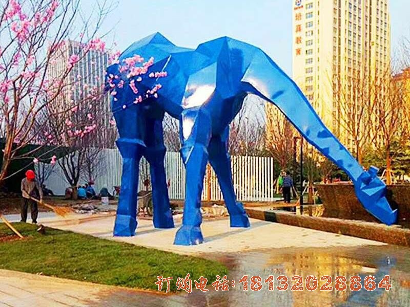 不锈钢几何大型长颈鹿雕塑
