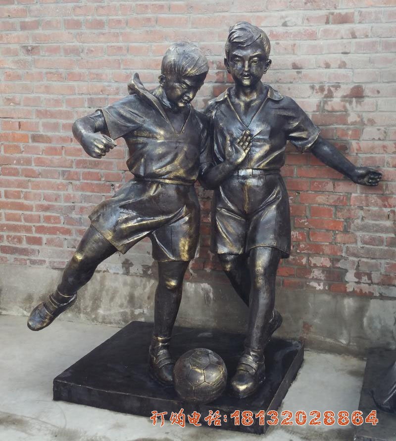 踢足球的儿童铜雕