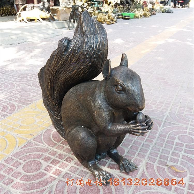 铸铜松鼠雕塑