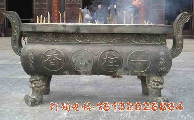 寺庙方形香炉铜雕