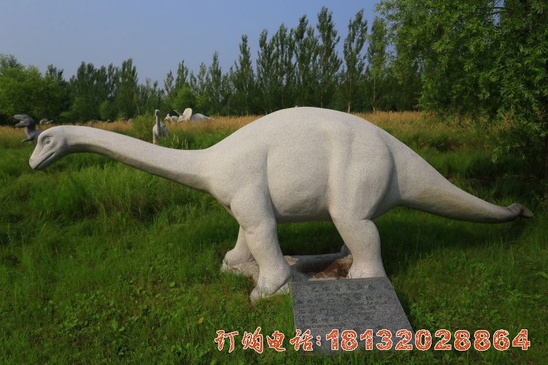 公园恐龙石雕
