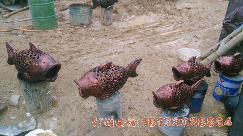 铸铜小区镂空鱼雕塑