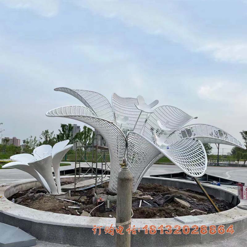 不锈钢编织镂空花朵雕塑