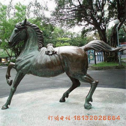 铜雕公园奔马