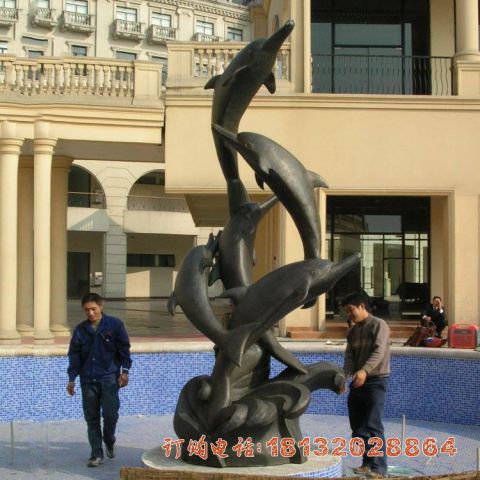 铜雕跳跃的海豚