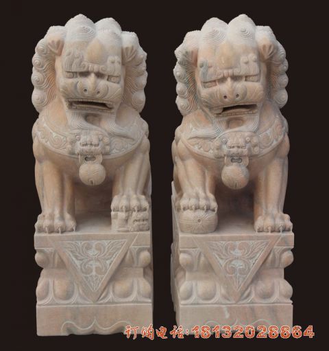 门口传统石狮子雕塑