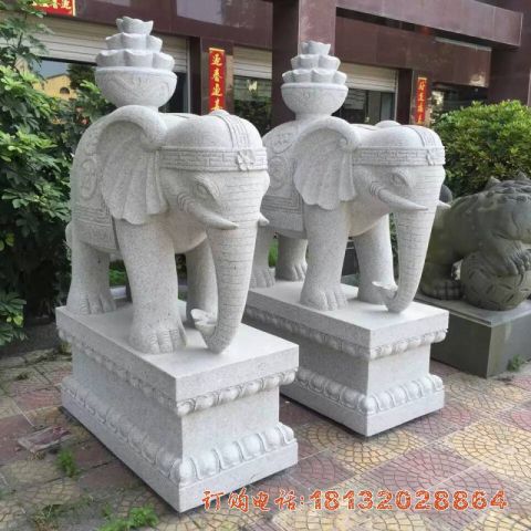驮元宝的大象石雕
