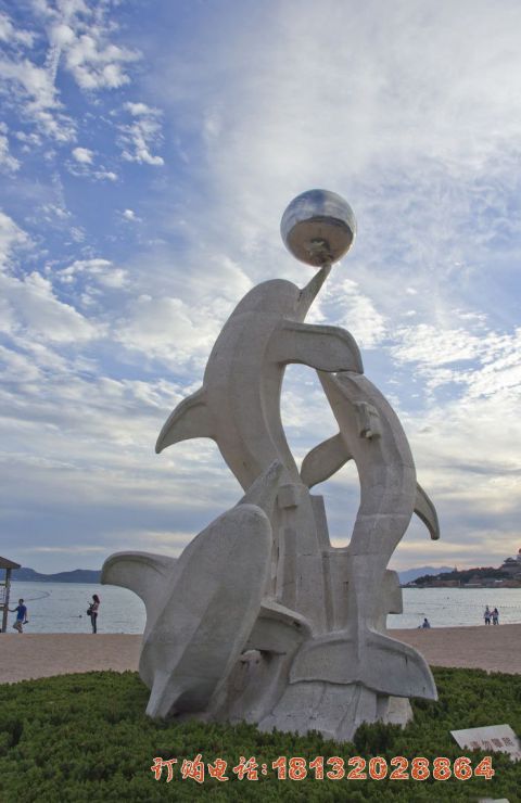 海豚顶球海边动物石雕