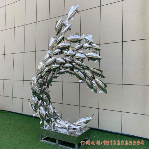 河南许昌不锈钢跳跃鱼雕塑安装效果图